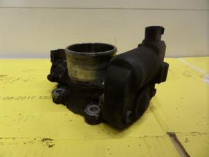 Gebruikte Gasklephuis Toyota Corolla Verso (R10/11) 2.2 D-4D 16V Prijs € 50,00 Margeregeling aangeboden door Verhoef Cars & Parts