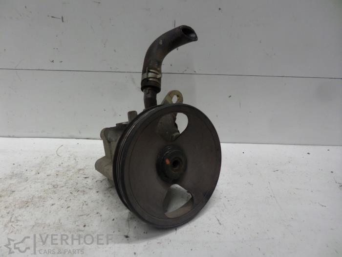 Gebruikte Stuurpomp Nissan Almera (N16) 1.5 16V Prijs € 40,00 Margeregeling aangeboden door Verhoef Cars & Parts