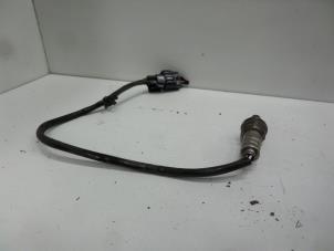 Gebruikte Lambda Sonde Kia Carens III (FG) 2.0i CVVT 16V Prijs € 20,00 Margeregeling aangeboden door Verhoef Cars & Parts