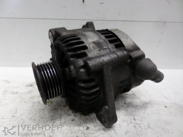 Gebruikte Dynamo Daihatsu Terios (J2) 1.5 16V DVVT 4x2 Euro 4 Prijs € 40,00 Margeregeling aangeboden door Verhoef Cars & Parts