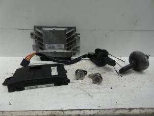 Gebruikte Cilinderslotenset (compleet) Dacia Logan MCV (KS) 1.6 16V Prijs € 150,00 Margeregeling aangeboden door Verhoef Cars & Parts