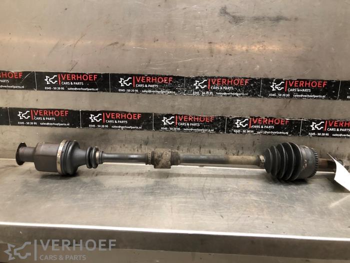 Gebruikte Steekas rechts-voor Mitsubishi Carisma 1.6i 16V Prijs € 40,00 Margeregeling aangeboden door Verhoef Cars & Parts