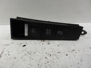 Gebruikte Handrem schakelaar Volkswagen Passat Variant (365) 1.6 TDI 16V Bluemotion Prijs € 27,00 Margeregeling aangeboden door Verhoef Cars & Parts