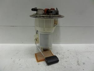 Gebruikte Benzinepomp Kia Rio II (DE) 1.4 16V Prijs € 40,00 Margeregeling aangeboden door Verhoef Cars & Parts