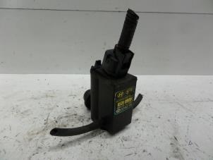 Gebruikte Ruitensproeierpomp voor Kia Rio II (DE) 1.4 16V Prijs € 25,00 Margeregeling aangeboden door Verhoef Cars & Parts