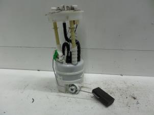 Gebruikte Benzinepomp Nissan Qashqai (J10) 2.0 16V 4x4 Prijs € 150,00 Margeregeling aangeboden door Verhoef Cars & Parts