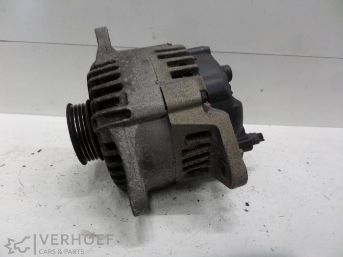 Gebruikte Alternator Kia Sorento I (JC) 2.4 16V Prijs € 50,00 Margeregeling aangeboden door Verhoef Cars & Parts