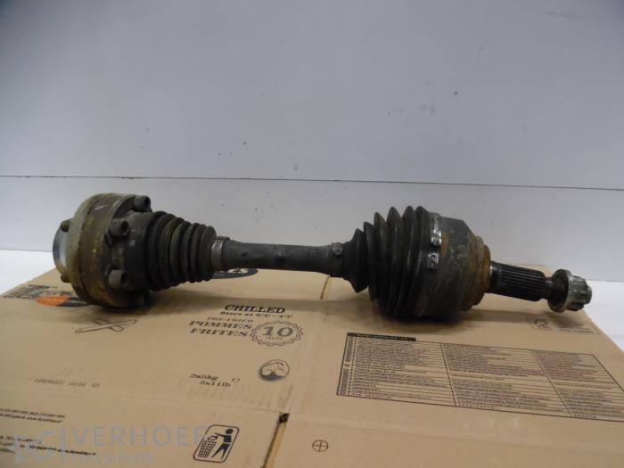 Gebruikte Aandrijfas links-voor Audi Q7 (4LB) 6.0 TDI V12 48V Prijs € 50,00 Margeregeling aangeboden door Verhoef Cars & Parts