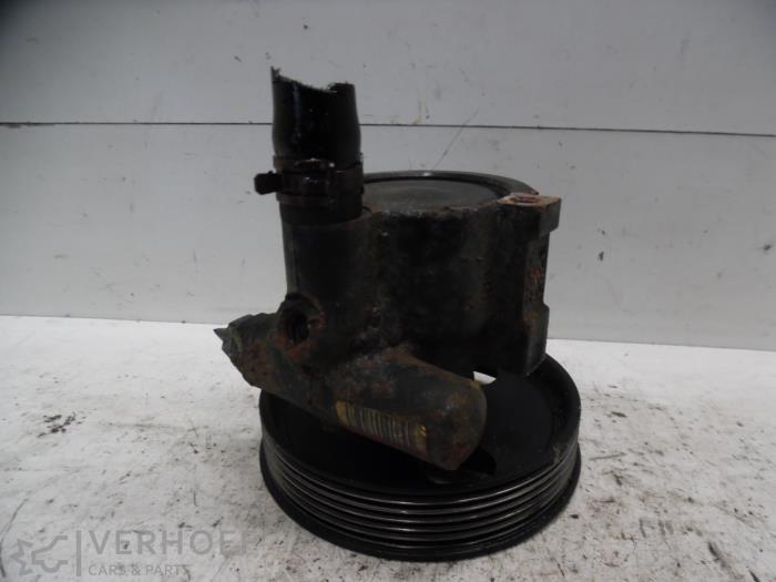 Gebruikte Pomp Servo Dacia Logan MCV I (KS) 1.6 16V Prijs € 50,00 Margeregeling aangeboden door Verhoef Cars & Parts