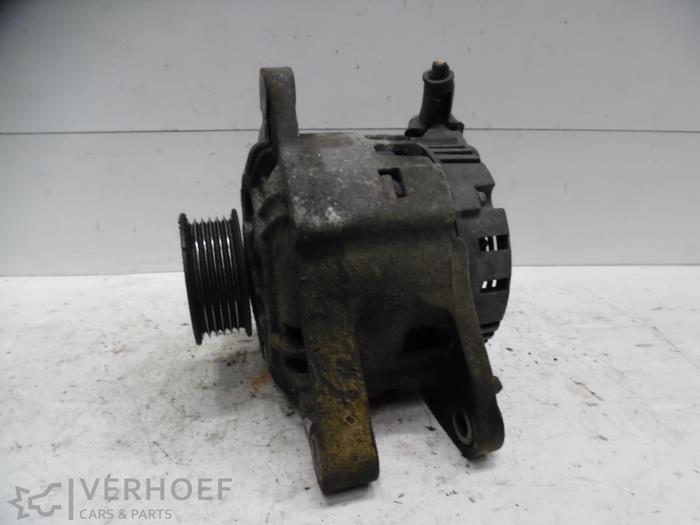 Gebruikte Dynamo Hyundai XG 2.5 V6 24V Prijs € 50,00 Margeregeling aangeboden door Verhoef Cars & Parts