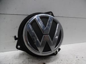 Gebruikte Achterklep Handgreep Volkswagen Polo V (6R) 1.2 TDI 12V BlueMotion Prijs op aanvraag aangeboden door Verhoef Cars & Parts