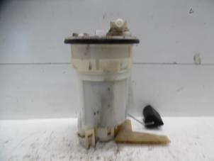 Gebruikte Benzinepomp Toyota Corolla Wagon (E12) 1.6 16V VVT-i Prijs € 50,00 Margeregeling aangeboden door Verhoef Cars & Parts