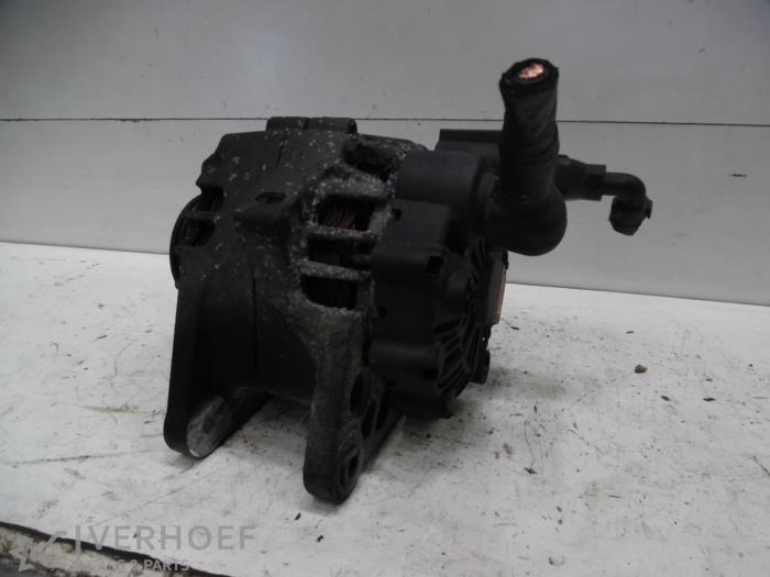 Gebruikte Dynamo Kia Carens II (FJ) 2.0i CVVT 16V Prijs € 50,00 Margeregeling aangeboden door Verhoef Cars & Parts