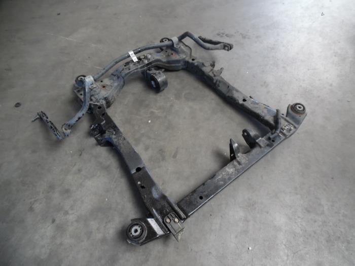 Subframe van een Daewoo Orlando (YYM/YYW) 1.8 16V VVT 2011