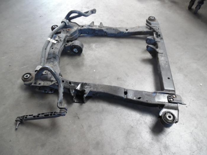 Subframe van een Daewoo Orlando (YYM/YYW) 1.8 16V VVT 2011