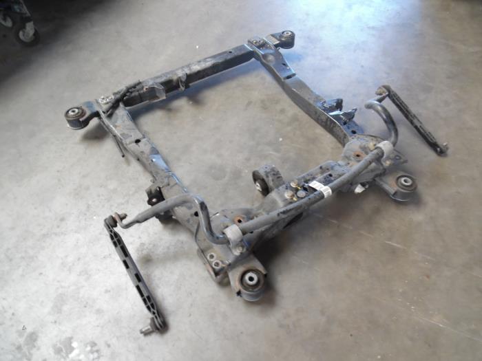 Subframe van een Daewoo Orlando (YYM/YYW) 1.8 16V VVT 2011