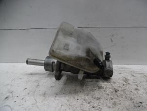 Gebruikte Hoofdremcilinder Peugeot 307 SW (3H) 2.0 HDi 110 FAP Prijs op aanvraag aangeboden door Verhoef Cars & Parts