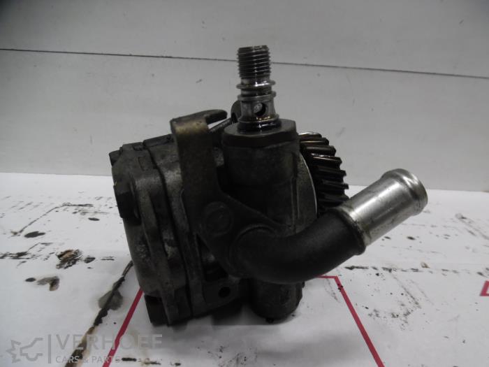 Gebruikte Pomp Servo Mitsubishi Canter 3.0 Di-D 16V Prijs € 211,75 Inclusief btw aangeboden door Verhoef Cars & Parts