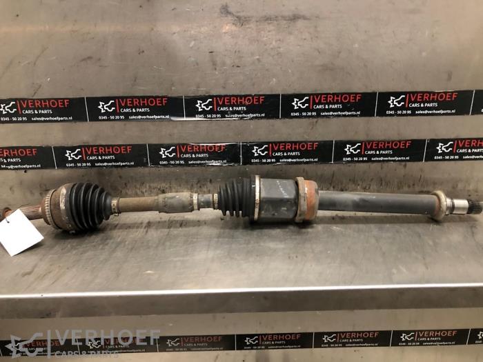 Gebruikte Steekas rechts-voor Toyota Avensis Wagon (T25/B1E) 2.0 16V VVT-i D4 Prijs € 90,00 Margeregeling aangeboden door Verhoef Cars & Parts