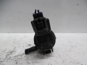 Gebruikte Ruitensproeierpomp voor Toyota Prius Plus (ZVW4) 1.8 Hybrid 16V Prijs op aanvraag aangeboden door Verhoef Cars & Parts