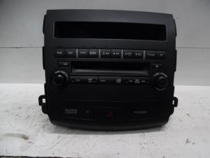 Gebruikte Radio CD Speler Mitsubishi Outlander (CW) 2.0 DI-D 16V 4x4 Prijs € 150,00 Margeregeling aangeboden door Verhoef Cars & Parts