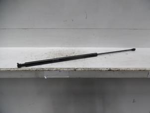 Gebruikte Kofferdekseldemper links-achter Suzuki Wagon-R+ (RB) 1.3 16V VVT Prijs op aanvraag aangeboden door Verhoef Cars & Parts