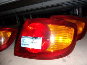Gebruikte Achterlicht rechts Hyundai Elantra III 2.0i Prijs op aanvraag aangeboden door Verhoef Cars & Parts