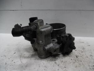 Gebruikte Gasklephuis Kia Sorento I (JC) 3.5 V6 24V Prijs € 50,00 Margeregeling aangeboden door Verhoef Cars & Parts