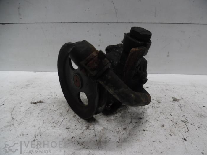 Gebruikte Pomp Servo Hyundai Getz 1.6i 16V Prijs € 30,00 Margeregeling aangeboden door Verhoef Cars & Parts
