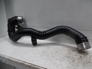 Gebruikte Intercooler Slang Nissan Qashqai (J11) 1.6 DIG-T 163 16V Prijs € 50,00 Margeregeling aangeboden door Verhoef Cars & Parts
