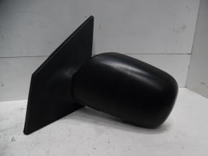 Gebruikte Buitenspiegel links Toyota Yaris (P1) 1.3 16V VVT-i Prijs € 25,00 Margeregeling aangeboden door Verhoef Cars & Parts
