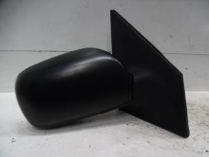 Gebruikte Buitenspiegel rechts Toyota Yaris (P1) 1.3 16V VVT-i Prijs € 25,00 Margeregeling aangeboden door Verhoef Cars & Parts