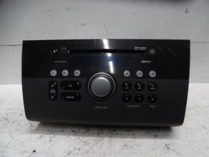 Gebruikte Radio CD Speler Suzuki Swift (ZA/ZC/ZD1/2/3/9) 1.3 VVT 16V Prijs € 50,00 Margeregeling aangeboden door Verhoef Cars & Parts