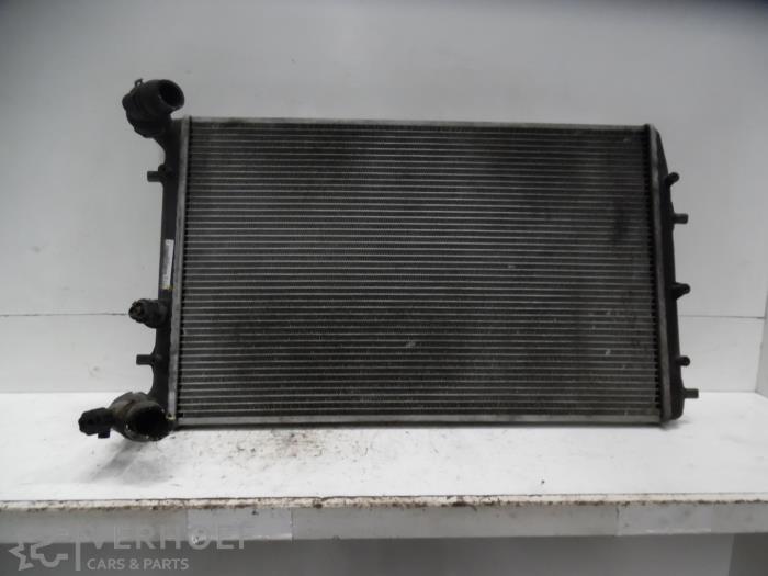 Gebruikte Radiateur Volkswagen Polo IV (9N1/2/3) 1.4 TDI 80 Prijs € 30,00 Margeregeling aangeboden door Verhoef Cars & Parts