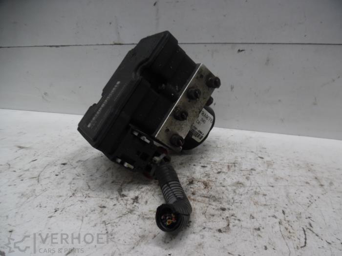 Gebruikte ABS Pomp Mitsubishi Grandis (NA) 2.0 DI-D 16V Prijs op aanvraag aangeboden door Verhoef Cars & Parts