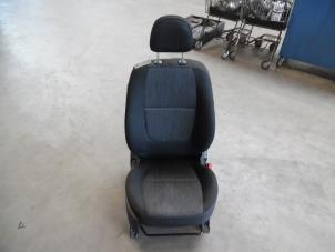 Gebruikte Voorstoel rechts Kia Picanto (TA) 1.0 12V Prijs € 100,00 Margeregeling aangeboden door Verhoef Cars & Parts