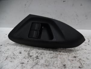 Gebruikte Combischakelaar ramen Toyota Aygo (B40) 1.0 12V VVT-i Prijs € 25,00 Margeregeling aangeboden door Verhoef Cars & Parts