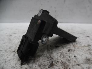 Gebruikte Luchthoeveelheidsmeter Honda CR-V (RE/RM) 2.0 16V Prijs € 35,00 Margeregeling aangeboden door Verhoef Cars & Parts