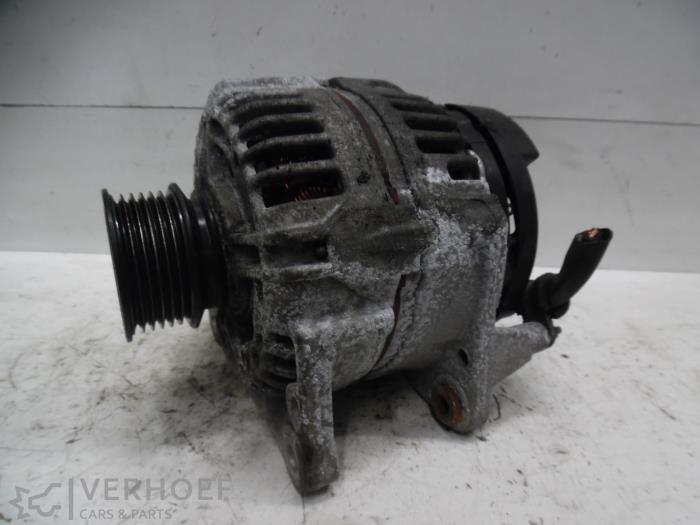 Gebruikte Dynamo Seat Leon (1M1) 1.6 16V Prijs € 50,00 Margeregeling aangeboden door Verhoef Cars & Parts
