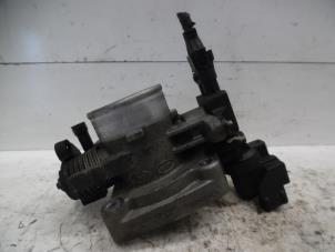 Gebruikte Gasklephuis Hyundai Elantra III 1.6i 16V Prijs € 30,00 Margeregeling aangeboden door Verhoef Cars & Parts