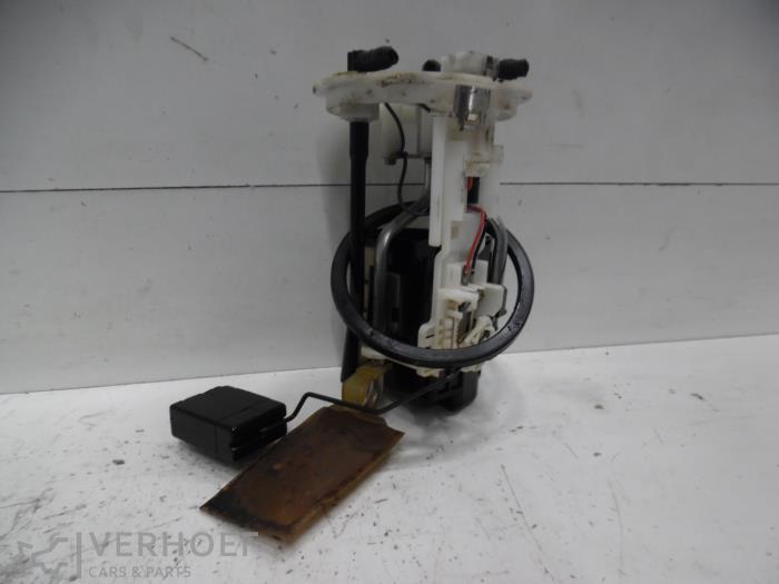 Gebruikte Benzinepomp Toyota RAV4 (A2) 2.0 D-4D 16V 4x4 Prijs op aanvraag aangeboden door Verhoef Cars & Parts
