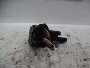 Gebruikte Luchthoeveelheidsmeter Toyota Hilux IV 2.5 D4-D 16V Prijs op aanvraag aangeboden door Verhoef Cars & Parts