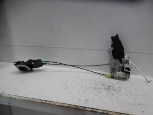 Gebruikte Deurslot Mechaniek 4Deurs links-achter Daihatsu Trevis 1.0 12V DVVT Prijs op aanvraag aangeboden door Verhoef Cars & Parts