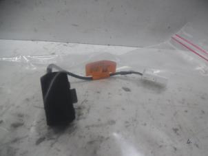 Gebruikte Microfoon (diversen) Peugeot 2008 (CU) 1.2 12V e-THP PureTech 110 Prijs op aanvraag aangeboden door Verhoef Cars & Parts