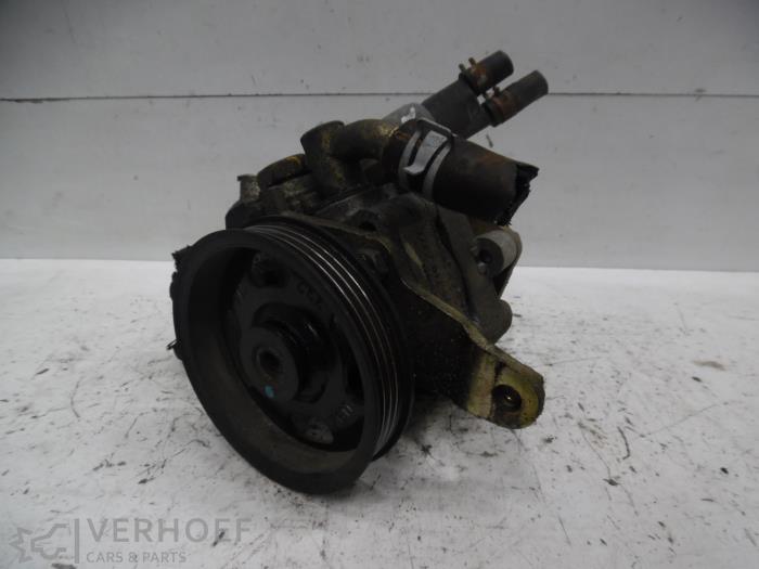 Gebruikte Pomp Servo Nissan Almera Tino (V10M) 2.0 16V CVT Prijs op aanvraag aangeboden door Verhoef Cars & Parts