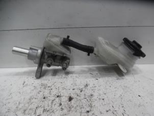 Gebruikte Hoofdremcilinder Honda CR-V (RE/RM) 2.0 16V Prijs op aanvraag aangeboden door Verhoef Cars & Parts
