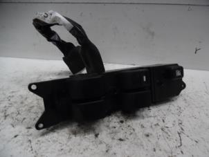 Gebruikte Schakelblok ruiten Mitsubishi Outlander (CU) 2.0 16V 4x4 Prijs € 40,00 Margeregeling aangeboden door Verhoef Cars & Parts