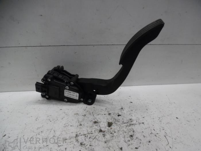 Gebruikte Sensor Gaspedaalpositie Renault Twingo II (CN) 1.2 Prijs € 30,00 Margeregeling aangeboden door Verhoef Cars & Parts