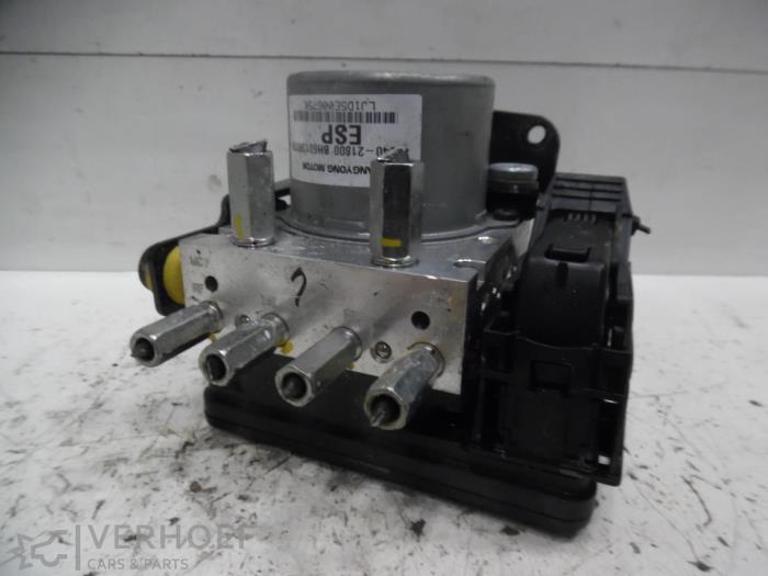 Gebruikte ABS Pomp Ssang Yong Rodius 2.2 SV 220 e-XDi 16V 2WD Prijs op aanvraag aangeboden door Verhoef Cars & Parts