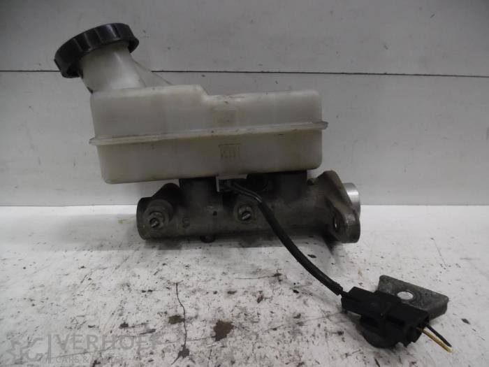 Gebruikte Hoofdremcilinder Hyundai H-1/Starex Travel 2.5 TD Prijs op aanvraag aangeboden door Verhoef Cars & Parts